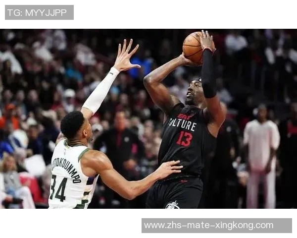 雄鹿与猛龙激战正酣黑白直播带你领略精彩瞬间